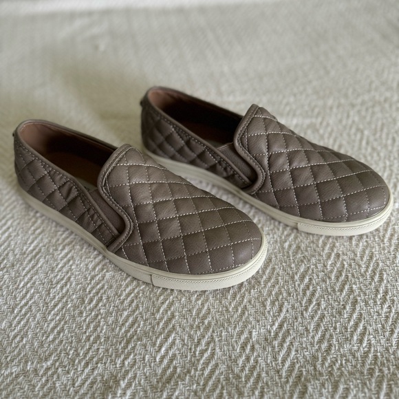 Steve Madden Ecentrcq Quilted Slip-on Sneaker - Picture 3 of 7